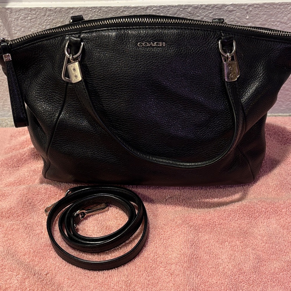 Coach Elegant Black Leather Shoulder Bag